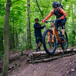 stredne pokrocily kurz mtb jizdy trail-guide (7 of 9).jpg -  (stredne-pokrocily-kurz-mtb-jizdy-trail-guide-7-of-9-thumb300.jpg)
